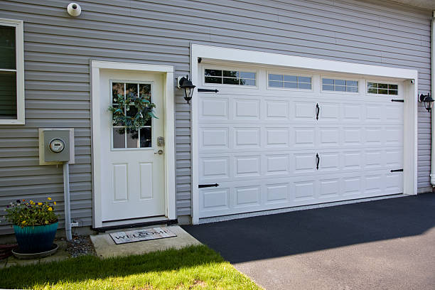 24/7 Emergency Garage Door Panel Replacement experts in Oak Hills, CA
